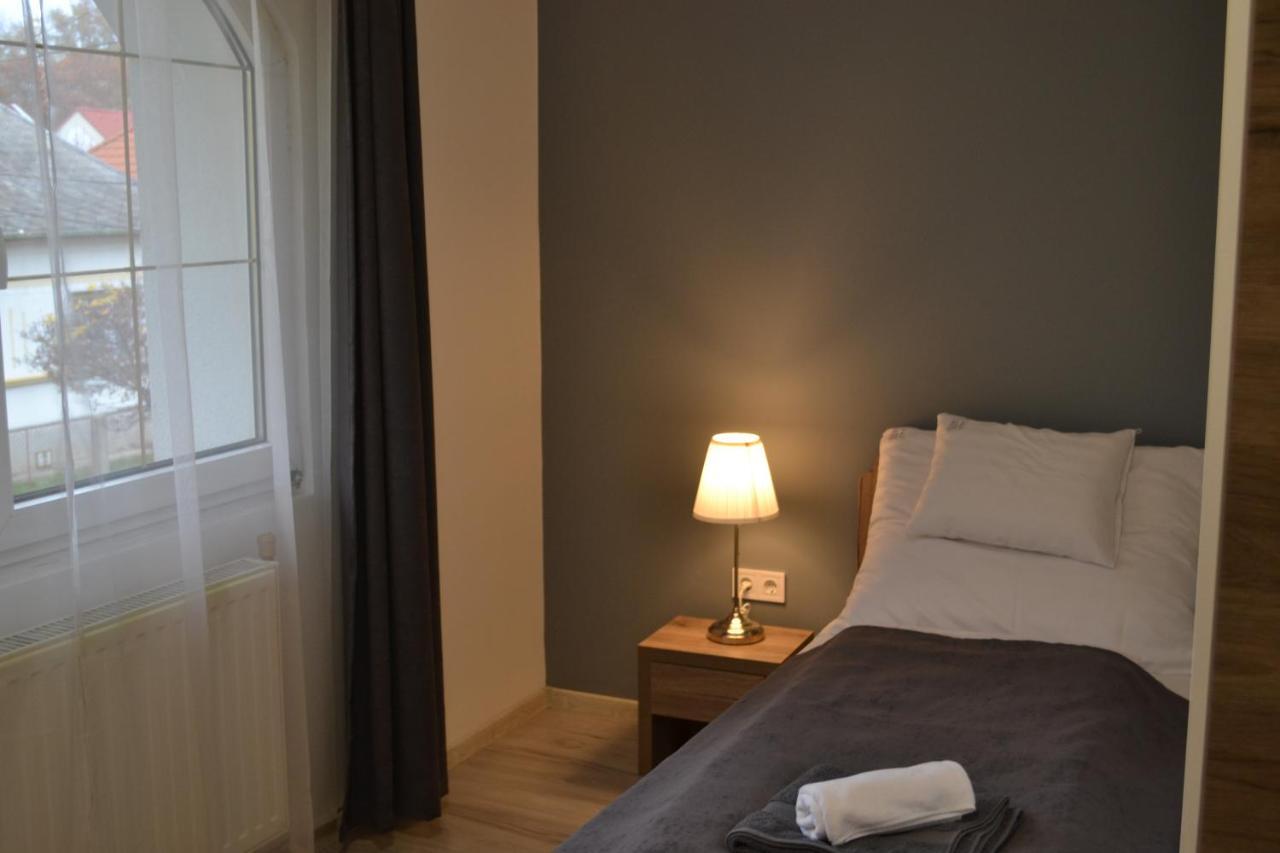 Fonix Design Rooms Debrecen Exterior foto
